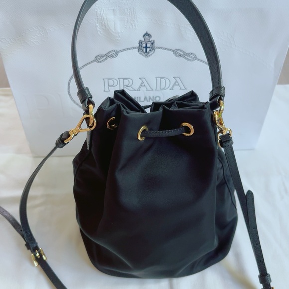 Prada bucket bag - Picture 3 of 15